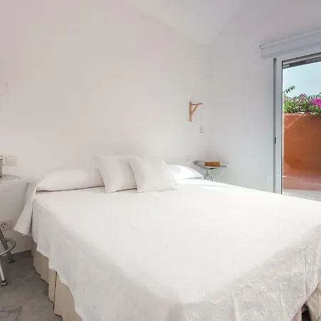 En Maspalomas, Melocotones Nyaraló